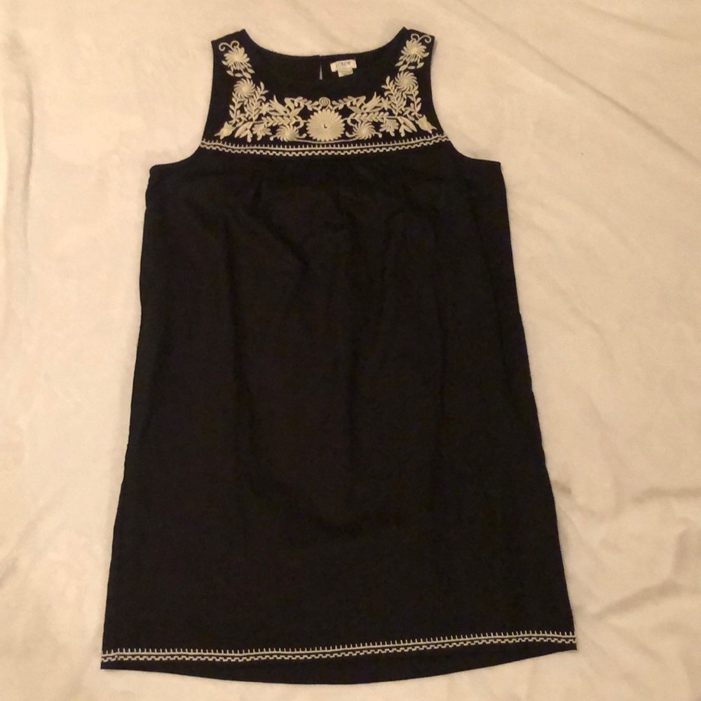 NWT embroidered dress with POCKETS